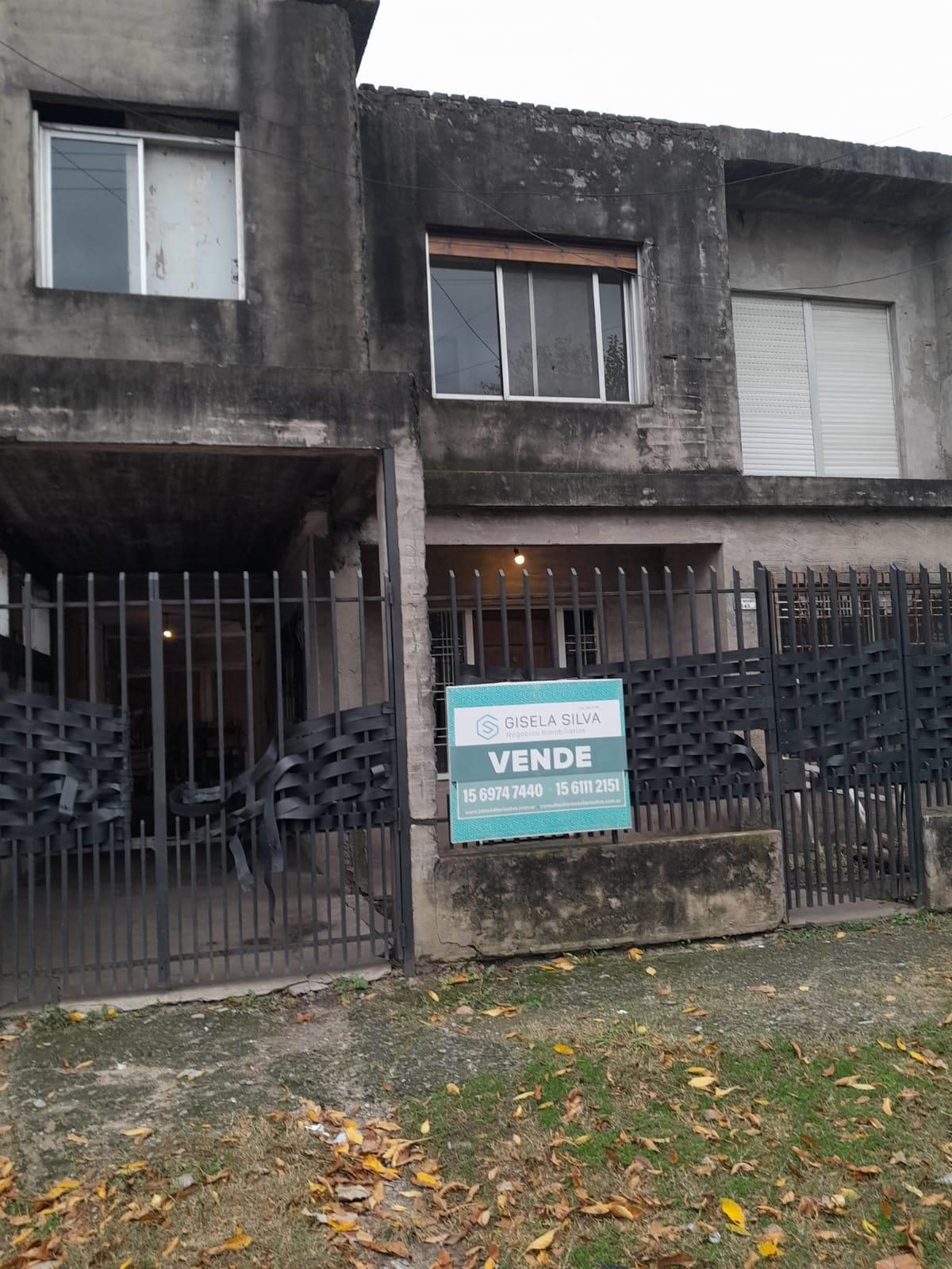 Casa en venta con cochera en Bella Vista