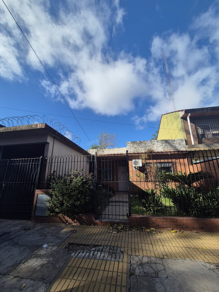 Venta Casa Tres Ambientes En Jose Leon Suarez San Martin